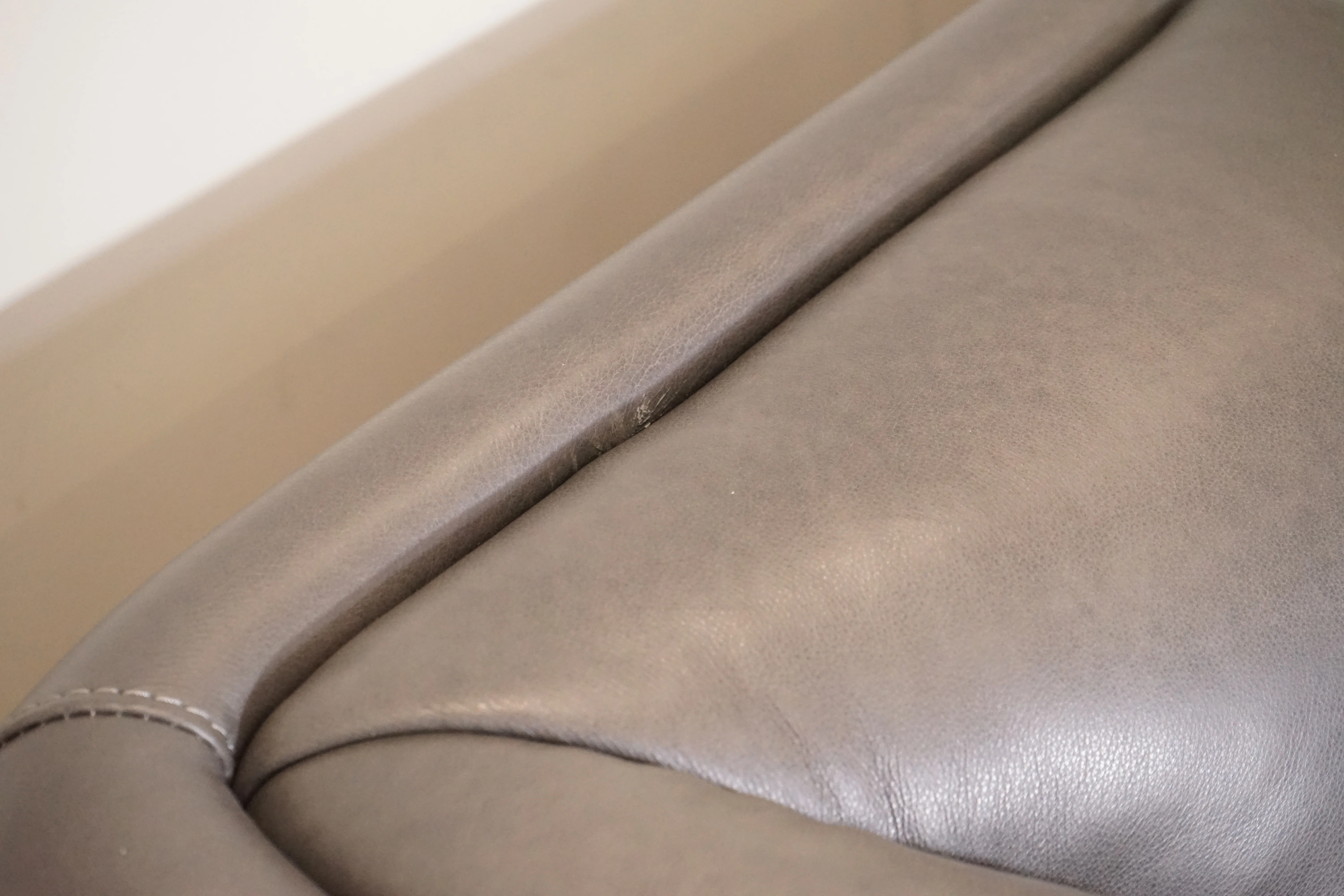 At The Helm Leo Large 3 Seater Leather Sofa, Advent Gorge Grey - Image 10