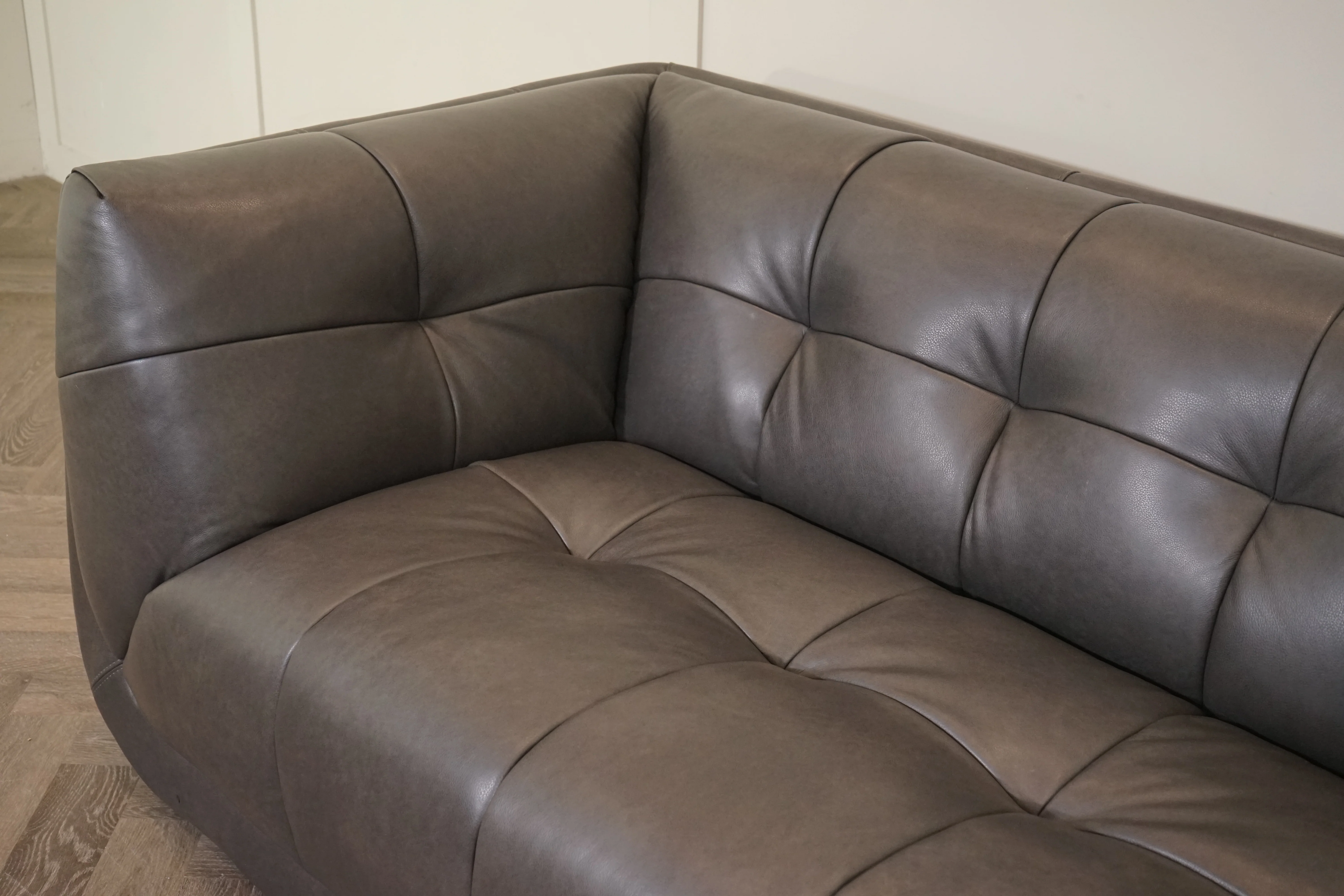 At The Helm Leo Large 3 Seater Leather Sofa, Advent Gorge Grey - Image 8