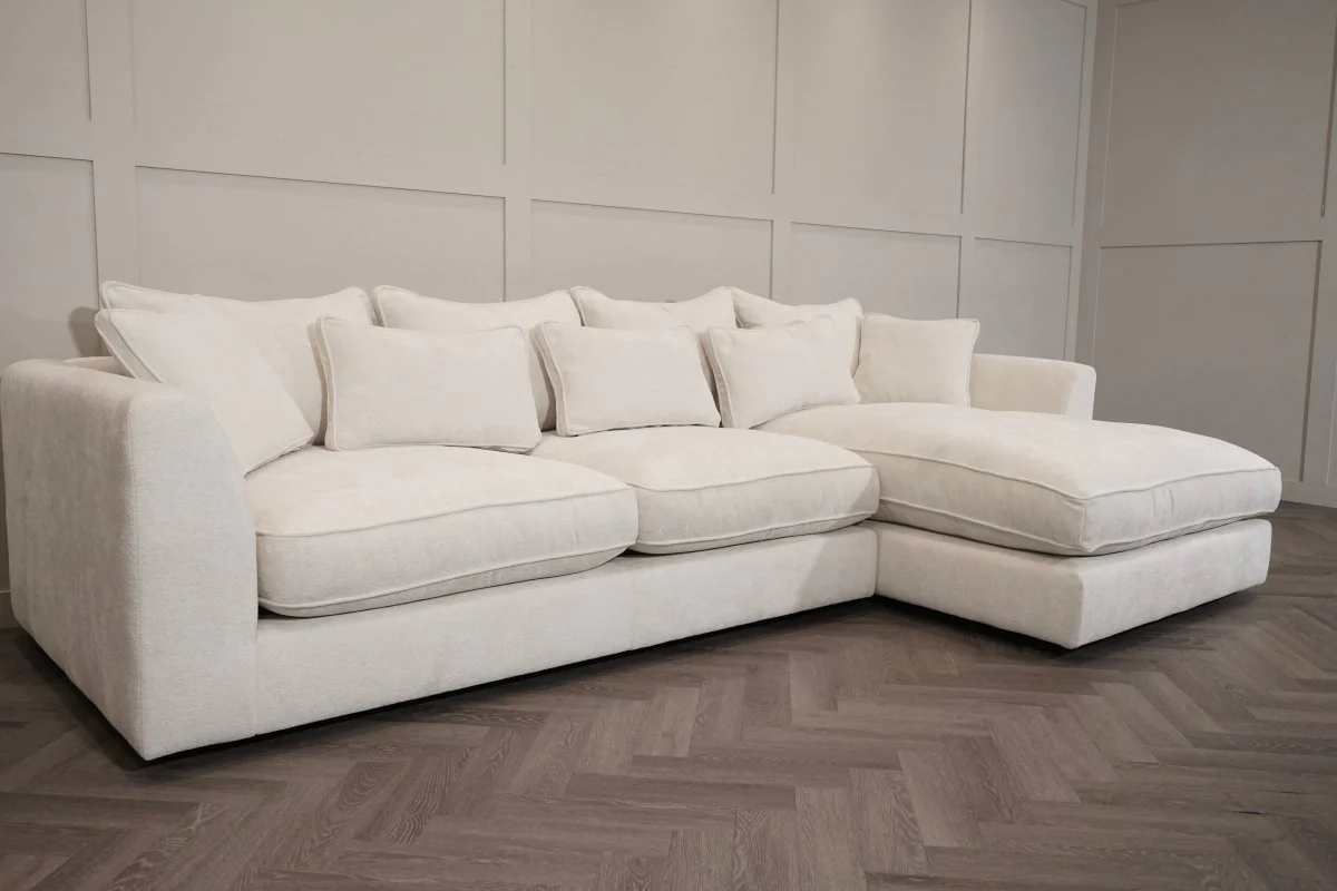 Bossanova Large RHF Corner Sofa, Paddington Chalk - Image 4