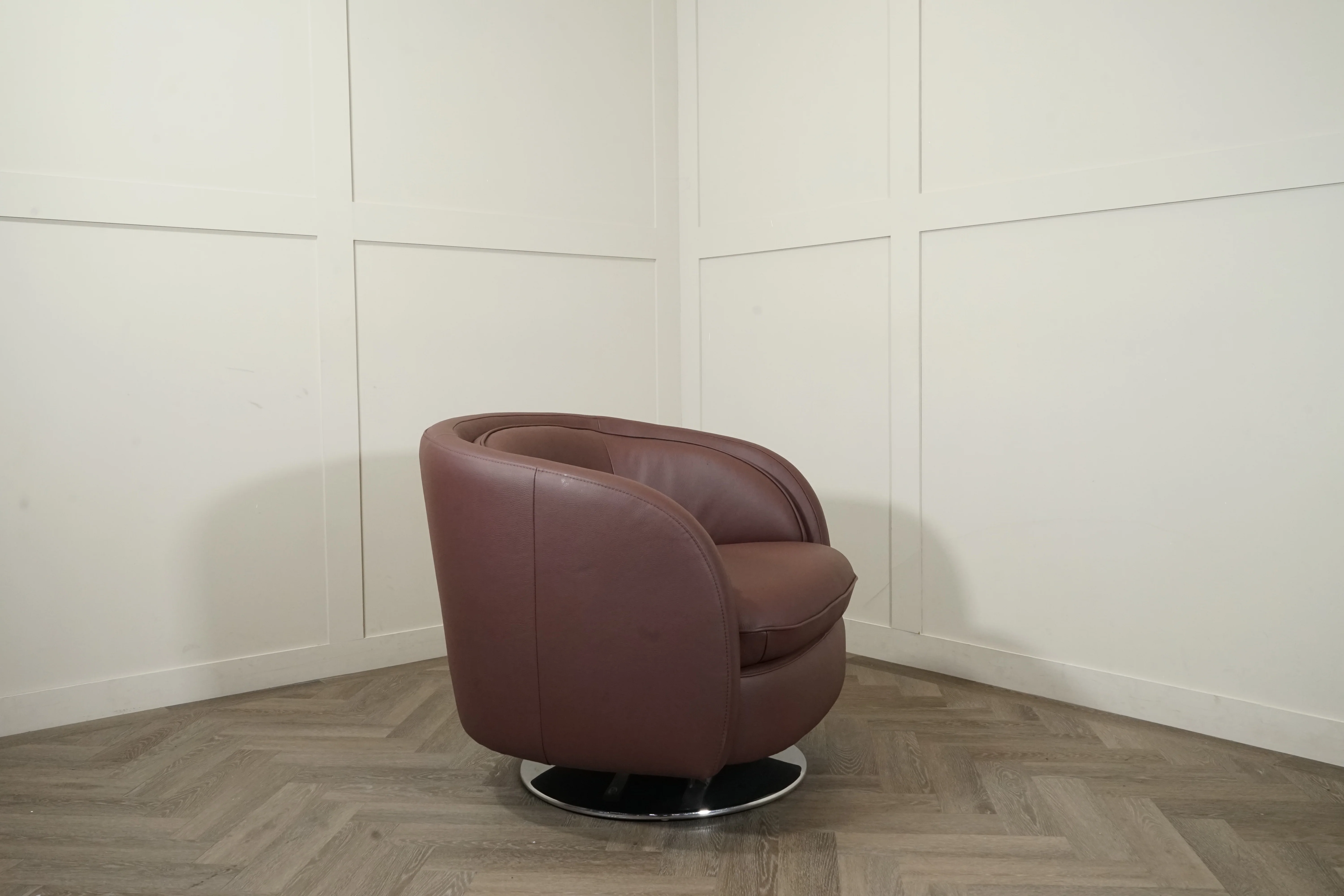 Haven Swivel Chair, Plum Leather - Image 3