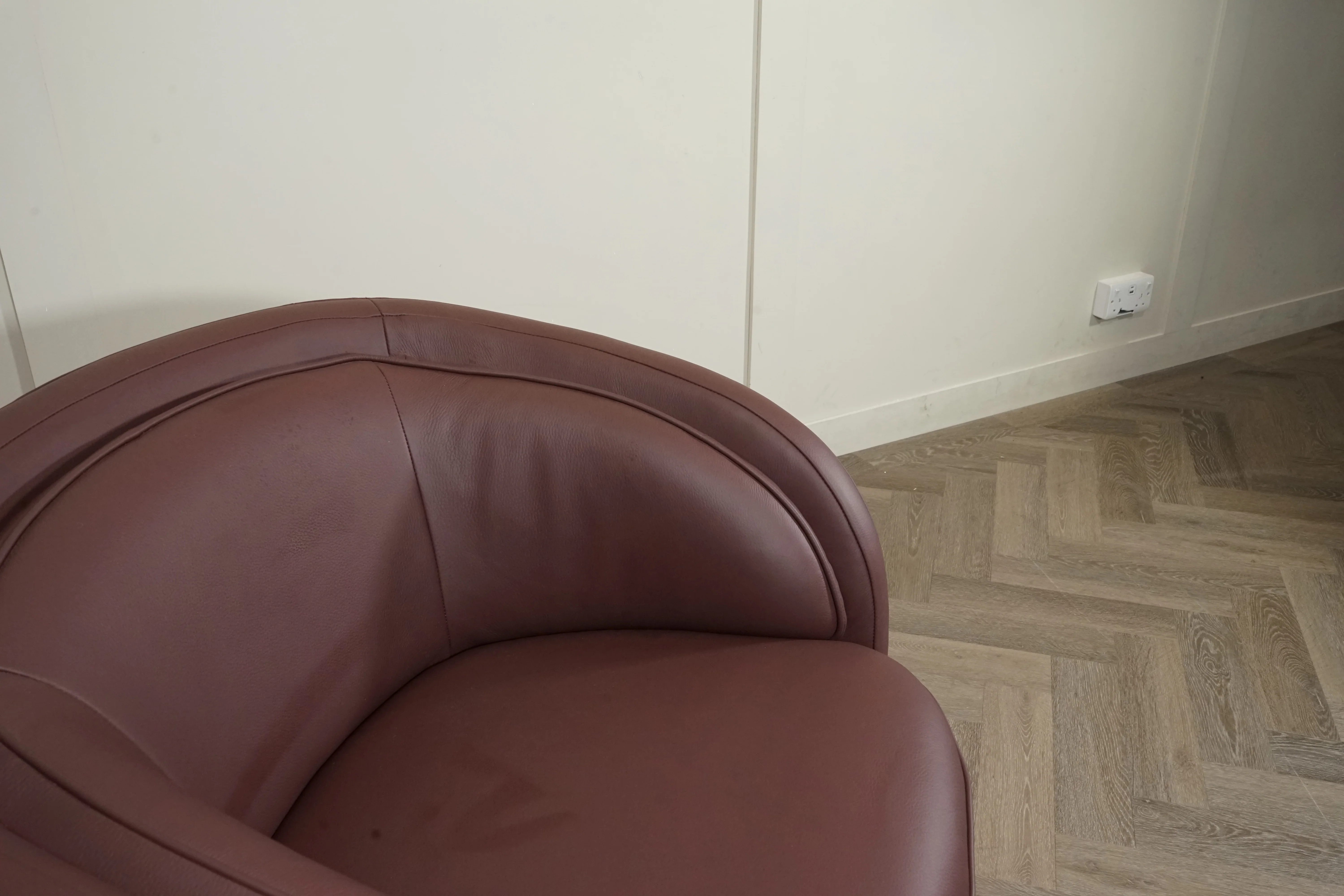 Haven Swivel Chair, Plum Leather - Image 4