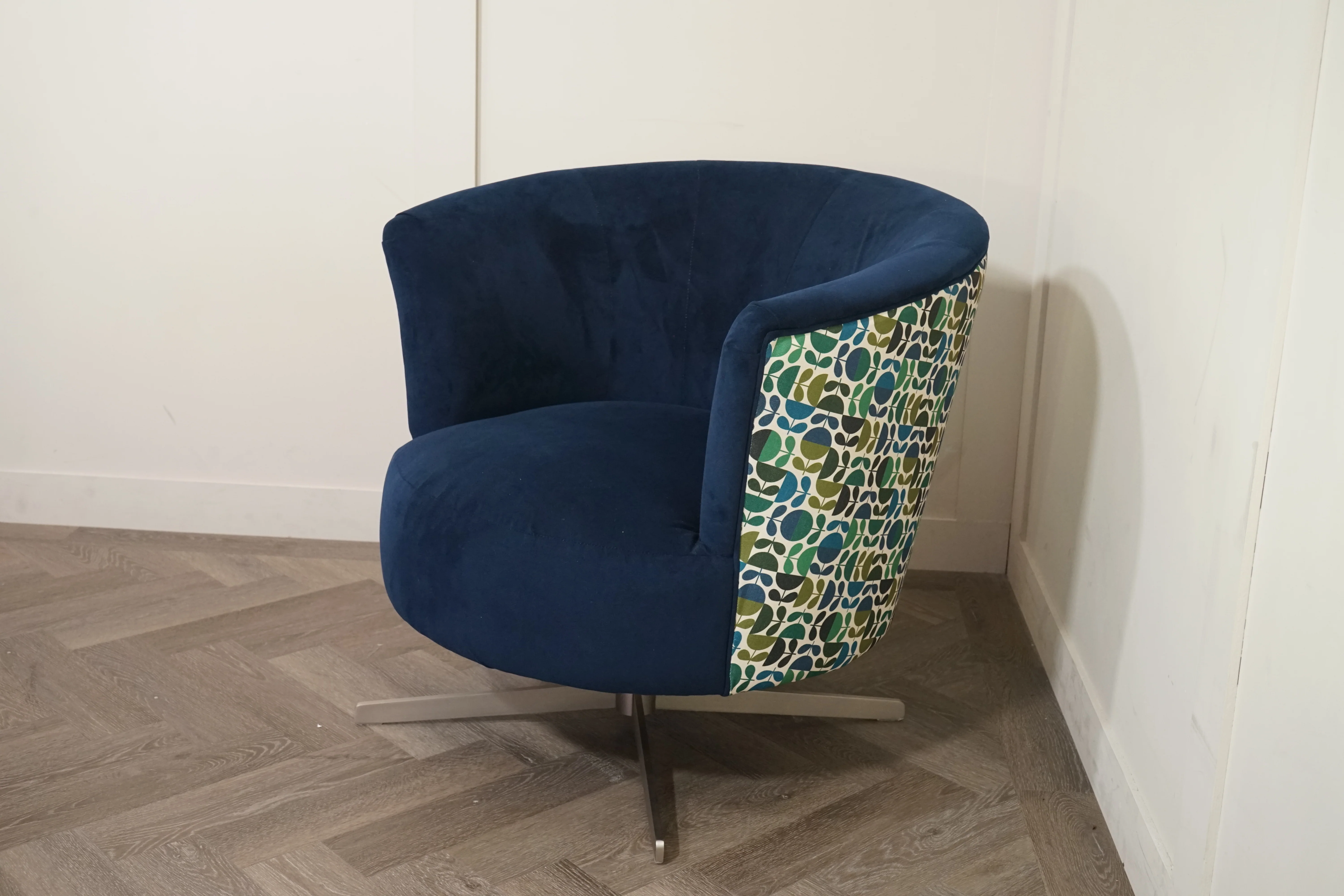 Lulu Swivel Chair, Glyde Velvet Indigo - Image 6